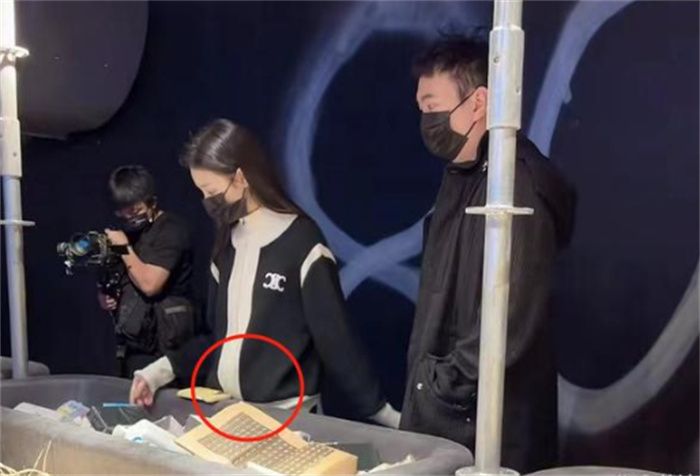 王思聪被曝升级做爸爸 抱婴儿图疯传 刚骂《封神》是垃圾片 第3张