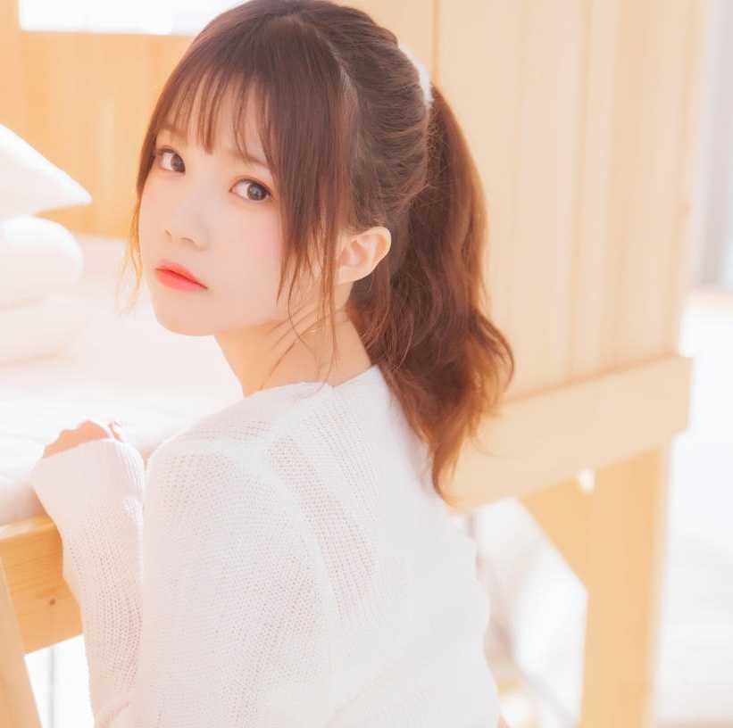 樱桃喵小白写真赏析：纯白针织衫配高马尾，这波纯欲风我先冲了 第2张