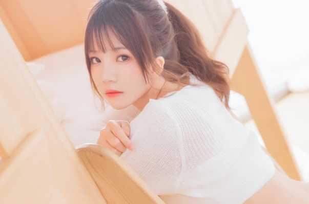 樱桃喵小白写真赏析：纯白针织衫配高马尾，这波纯欲风我先冲了 第3张