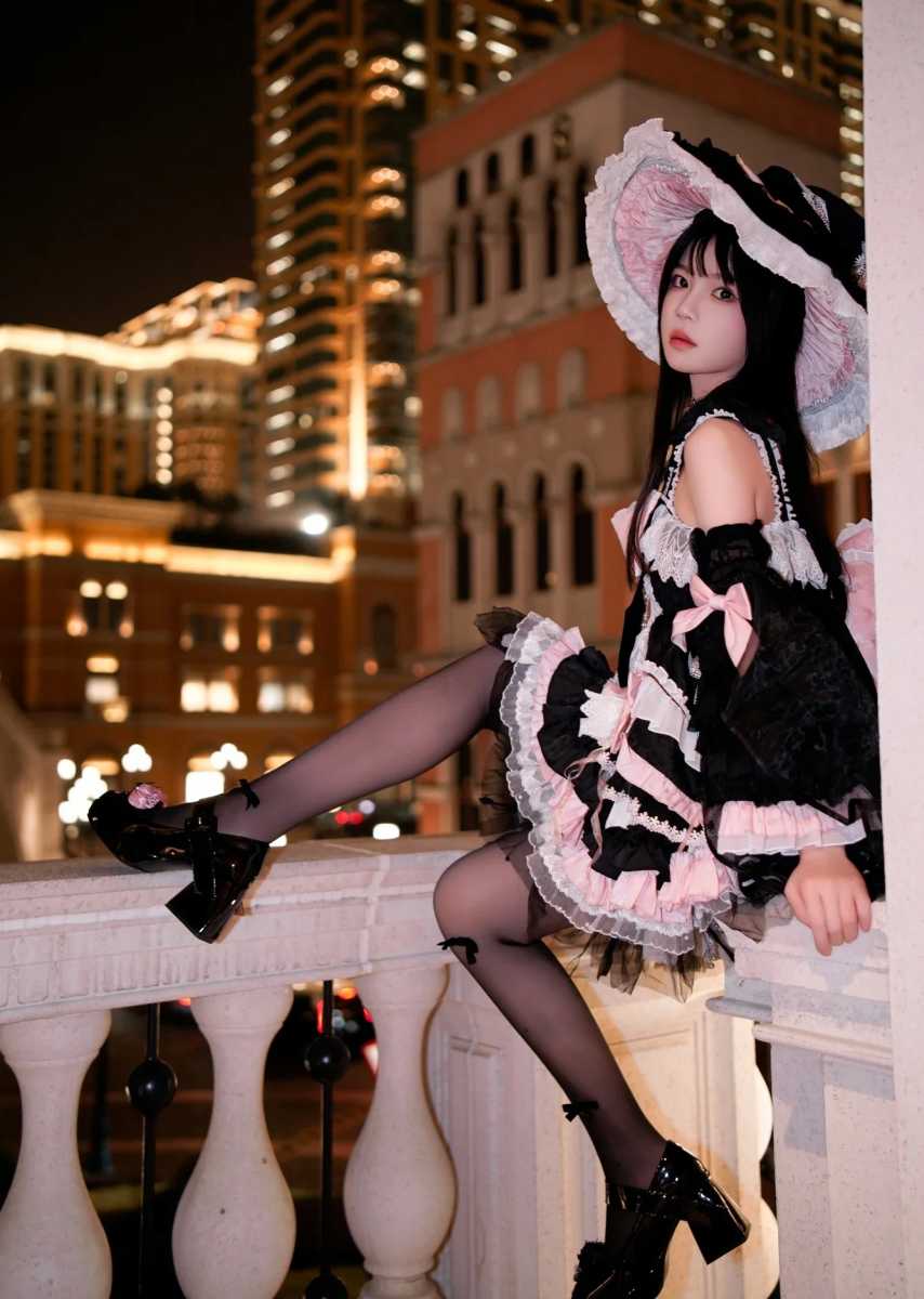 深夜治愈系！桜桃喵《星愈》：当黑粉洛丽塔遇上不夜城，这波氛围感我给满分